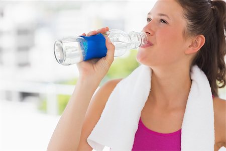 simsearch:400-05115517,k - Fit young woman with towel drinking water in the gym Stock Photo - Budget Royalty-Free & Subscription, Code: 400-07333039
