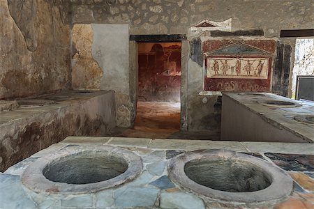 Ancient Pompeii - Thermopolium of Asellina with old food serving counter Foto de stock - Super Valor sin royalties y Suscripción, Código: 400-07415565