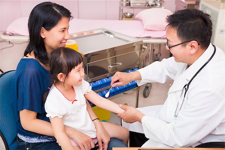 form patient - Pediatrician rubbing medication on  little girl arm wound Stock Photo - Budget Royalty-Free & Subscription, Code: 400-07412780