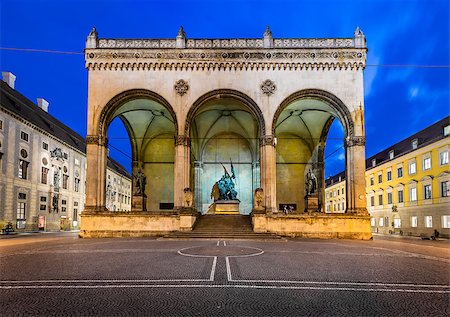 simsearch:400-07309915,k - Odeonplatz and Feldherrnhalle in the Evening, Munich, Bavaria, Germany Stock Photo - Budget Royalty-Free & Subscription, Code: 400-07445497