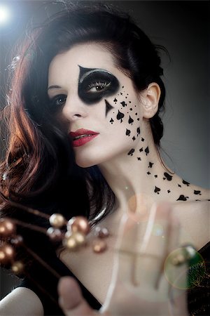 face cards queen - beautiful woman with make-up and body-art styled as playing card queens Stock Photo - Budget Royalty-Free & Subscription, Code: 400-07464605