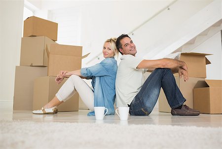 simsearch:400-07930718,k - Side view portrait of a smiling couple with cups and boxes in a new house Stock Photo - Budget Royalty-Free & Subscription, Code: 400-07467854