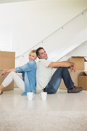 simsearch:400-07930718,k - Side view portrait of a smiling couple with cups and boxes in a new house Stock Photo - Budget Royalty-Free & Subscription, Code: 400-07467855