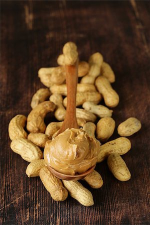 dream79 (artist) - peanut butter in a wooden spoon with whole nuts Stock Photo - Budget Royalty-Free & Subscription, Code: 400-07472639