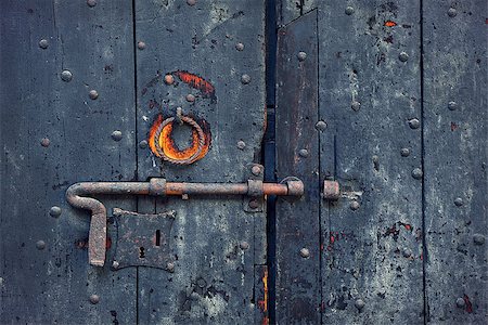 simsearch:400-04393153,k - Closeup image of old wooden door with metal knob and rusty bolt. Foto de stock - Super Valor sin royalties y Suscripción, Código: 400-07511802