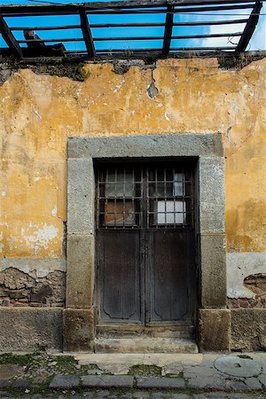 simsearch:400-07217858,k - Ruined house door in Antigua Guatemala Stock Photo - Budget Royalty-Free & Subscription, Code: 400-07576440