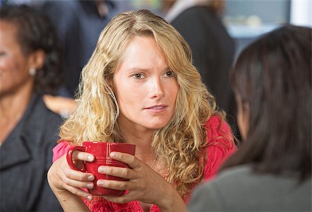 sympathy - Concerned young woman talking with friend in cafe Foto de stock - Super Valor sin royalties y Suscripción, Código: 400-07577381