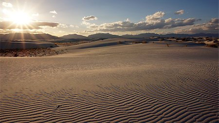 simsearch:855-06313097,k - The White Sands desert is located in Tularosa Basin New Mexico. Foto de stock - Super Valor sin royalties y Suscripción, Código: 400-07570712