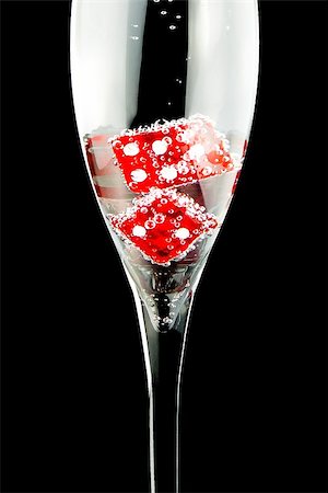 detail of a flute with two red dice and a lot of bubbles on black background Photographie de stock - Aubaine LD & Abonnement, Code: 400-07618399