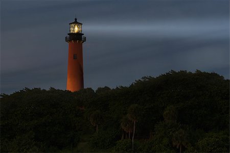 simsearch:400-04272525,k - Lighthouse light beam at night Stock Photo - Budget Royalty-Free & Subscription, Code: 400-07625537