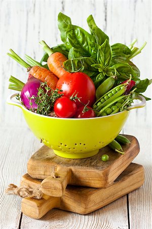 simsearch:400-06864386,k - Fresh ripe vegetables with water drops in a green colander on a white wooden background. Stock Photo - Budget Royalty-Free & Subscription, Code: 400-07626134