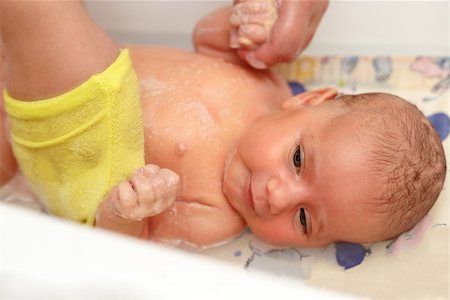 simsearch:400-04071604,k - take a bath at home for a young adorable baby girl, one moth old Stock Photo - Budget Royalty-Free & Subscription, Code: 400-07627028