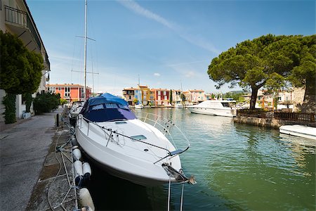 french riviera - Port Grimaud - french venice Foto de stock - Super Valor sin royalties y Suscripción, Código: 400-07627362