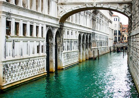 simsearch:400-08093706,k - Bridge of Sighs - Ponte dei Sospiri. A legend says that lovers will be granted eternal love if they kiss on a gondola at sunset under the Bridge. Venice, Italy. Stock Photo - Budget Royalty-Free & Subscription, Code: 400-07620294