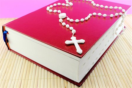 simsearch:400-05890930,k - Rosary over an old red bible. Stock Photo - Budget Royalty-Free & Subscription, Code: 400-07620972