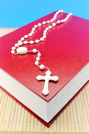 simsearch:400-05890930,k - Holy rosary beads with a crucifix on top of a Christian Bible. Stock Photo - Budget Royalty-Free & Subscription, Code: 400-07620973