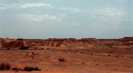 favorite - An Egyptian Desert And Mysty Sky in the daylight Foto de stock - Super Valor sin royalties y Suscripción, Código: 400-07656739
