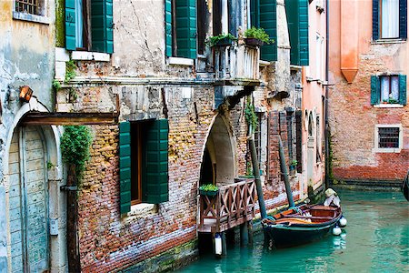 simsearch:400-08093706,k - Old buildings and gondola on canal in Venice Stock Photo - Budget Royalty-Free & Subscription, Code: 400-07667007