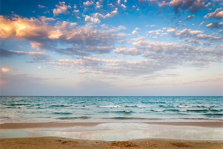 Tropical Beach and Beautiful Sea at Cloudy Sunset Photographie de stock - Aubaine LD & Abonnement, Code: 400-07668951