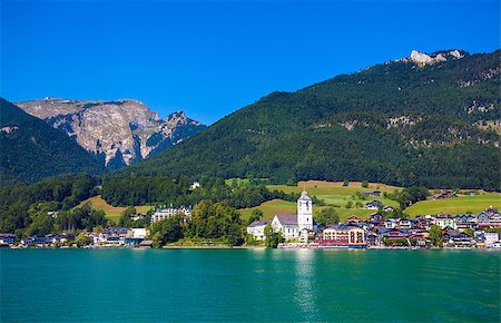 simsearch:862-07689809,k - View of View of St. Wolfgang chapel and the village waterfront at Wolfgangsee lake, Austria Foto de stock - Super Valor sin royalties y Suscripción, Código: 400-07676741