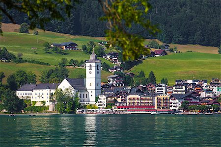 simsearch:862-07689809,k - View of St. Wolfgang village waterfront at Wolfgangsee lake, Austria Foto de stock - Super Valor sin royalties y Suscripción, Código: 400-07676743