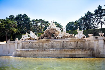 simsearch:400-07681663,k - AUSTRIA, VIENNA - AUGUST 4,2013: View on Gloriette and Neptune fountain in Schonbrunn Palace, Vienna, Austria Stock Photo - Budget Royalty-Free & Subscription, Code: 400-07678609