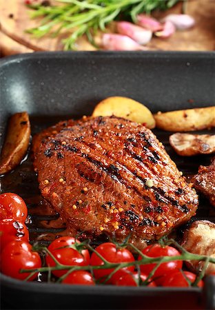 simsearch:400-06079651,k - Delicious steak with grilled vegetable and mushrooms Stock Photo - Budget Royalty-Free & Subscription, Code: 400-07678629
