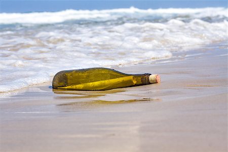 simsearch:700-02080402,k - Beautiful photo bottle with a note on the beach Stock Photo - Budget Royalty-Free & Subscription, Code: 400-07682726