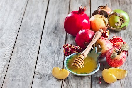 simsearch:400-07329068,k - Pomegranate, apple and honey, traditional food of jewish New Year celebration, Rosh Hashana. Selective focus. Copyspace background Stock Photo - Budget Royalty-Free & Subscription, Code: 400-07719951