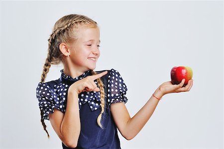 simsearch:695-03381153,k - Portrait of pretty blond hair girl holding color apples. Stock Photo - Budget Royalty-Free & Subscription, Code: 400-07745542