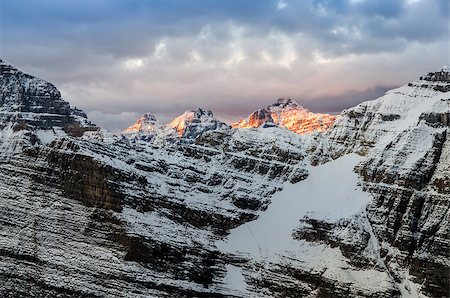 simsearch:400-07823385,k - Mountain range view at colorful sunrise, Banff, Rocky mountains, Canada Stock Photo - Budget Royalty-Free & Subscription, Code: 400-07818857
