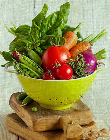 simsearch:400-06864386,k - Fresh ripe vegetables with water drops in a green colander on a white wooden background. Toned photo. Stock Photo - Budget Royalty-Free & Subscription, Code: 400-07824845