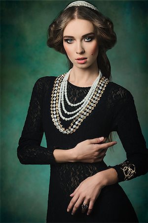 simsearch:400-05287348,k - antique aristocratic lady with elegant dress, precious jewellery, brilliant crown and medieval hair-style. Fantasy fashion shoot Stock Photo - Budget Royalty-Free & Subscription, Code: 400-07820046