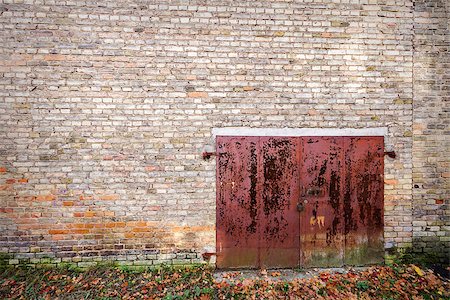 simsearch:400-07217858,k - Old rusty metal gate in brick wall Stock Photo - Budget Royalty-Free & Subscription, Code: 400-07835996
