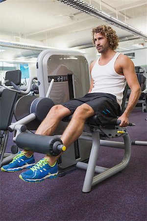 simsearch:400-04128723,k - Full length of a handsome young man doing leg workout at the gym Photographie de stock - Aubaine LD & Abonnement, Code: 400-07839160