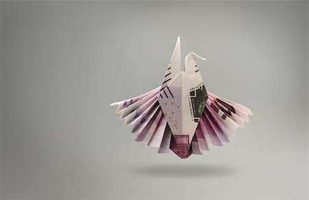 emblem of an eagle of five hundred euro banknotes. origami Photographie de stock - Aubaine LD & Abonnement, Code: 400-07894243