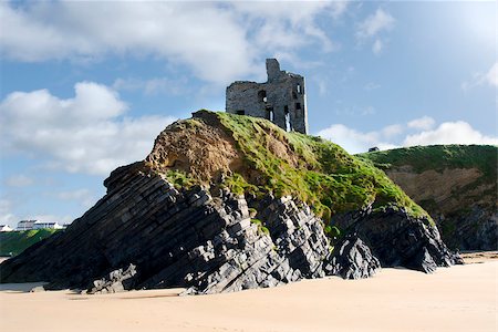 simsearch:400-06641969,k - old historic castle on a cliff edge over the beach in Ballybunion county Kerry Ireland Foto de stock - Super Valor sin royalties y Suscripción, Código: 400-07897486