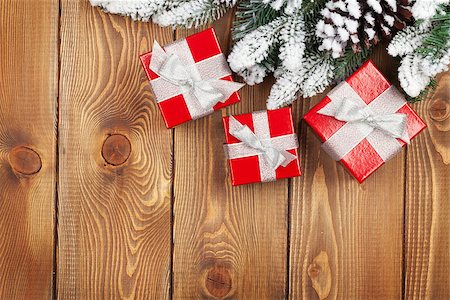 fir needle - Christmas fir tree with snow and red gift boxes on rustic wooden board with copy space Stock Photo - Budget Royalty-Free & Subscription, Code: 400-07917331