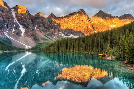 simsearch:400-07823385,k - Moraine Lake is a well known place in Canada. Stock Photo - Budget Royalty-Free & Subscription, Code: 400-07919396