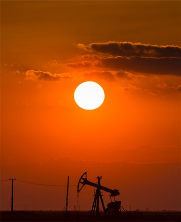 fracking - Oil and gas well profiled on sunset Stock Photo - Budget Royalty-Free & Subscription, Code: 400-07920584