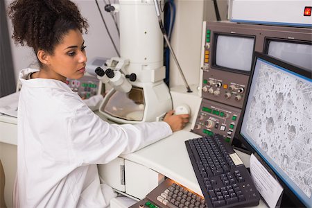 simsearch:649-07118434,k - Biochemistry student using large microscope and computer at the university Stock Photo - Budget Royalty-Free & Subscription, Code: 400-07940228