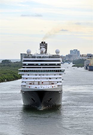 fort lauderdale& - Modern ocean liner leaving Fort Lauderdale front view Stock Photo - Budget Royalty-Free & Subscription, Code: 400-07975148