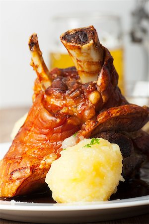 simsearch:400-04684204,k - bavarian roasted pork with beer Photographie de stock - Aubaine LD & Abonnement, Code: 400-07971373