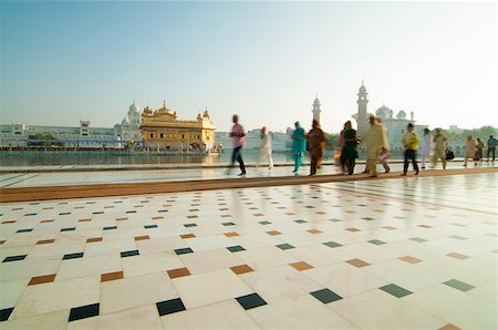 simsearch:400-06071678,k - Group of Sikh pilgrims walking by the holy pool, Golden Temple, Amritsar, Pun jab state, India, Asia Stock Photo - Budget Royalty-Free & Subscription, Code: 400-07990370