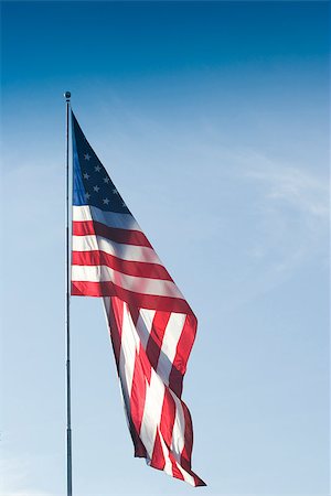 simsearch:400-06389956,k - Vertical Photo of American Flag with Blue Sky Photographie de stock - Aubaine LD & Abonnement, Code: 400-07992778