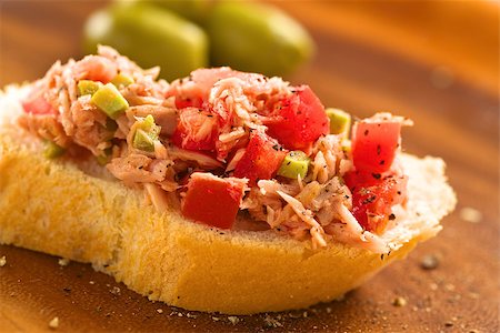 simsearch:400-05311244,k - Slice of baguette with fresh tuna, green olive and tomato spread seasoned with ground pepper (Selective Focus, Focus on the front of the spread on the right) Foto de stock - Super Valor sin royalties y Suscripción, Código: 400-08014890