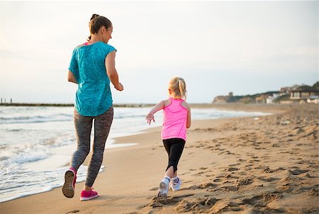 Healthy mother and baby girl running on beach. rear view Stock Photo - Budget Royalty-Free & Subscription, Code: 400-08021629