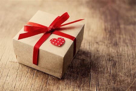 simsearch:400-08034169,k - Gift, little box of kraft paper with a red ribbon Stock Photo - Budget Royalty-Free & Subscription, Code: 400-08034159