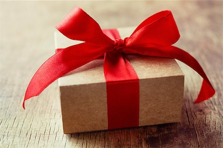 simsearch:400-08034169,k - Gift with a red bow on a wooden background Stock Photo - Budget Royalty-Free & Subscription, Code: 400-08034167