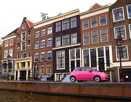 bright pink car on a canal in Amsterdam, Netherlands Photographie de stock - Aubaine LD & Abonnement, Code: 400-08034678